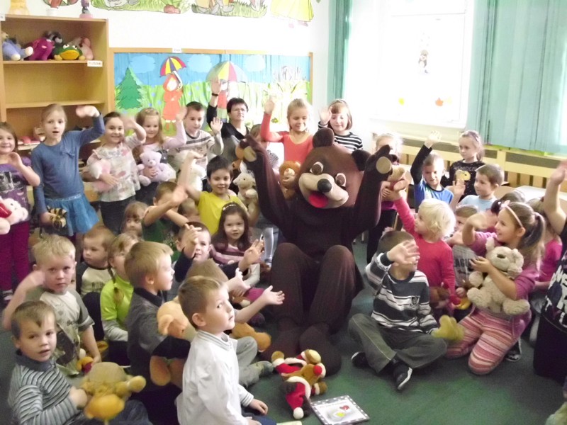 Tydzień świętowania z pluszowym misiem w bibliotece