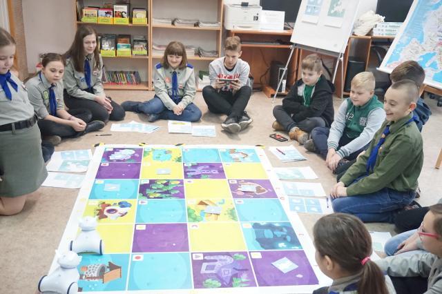 Photon poznaje sąsiadów Polski –  zajęcia edukacyjne w ramach programu Kodowanie w Bibliotece